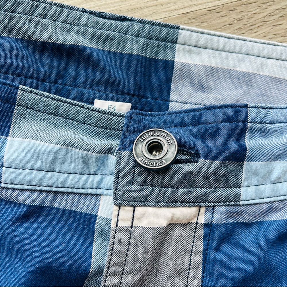 Lululemon Mens Kahuna Shorts size 36 Blue Plaid Check Golf Stretch Flat EUC - Picture 2 of 7